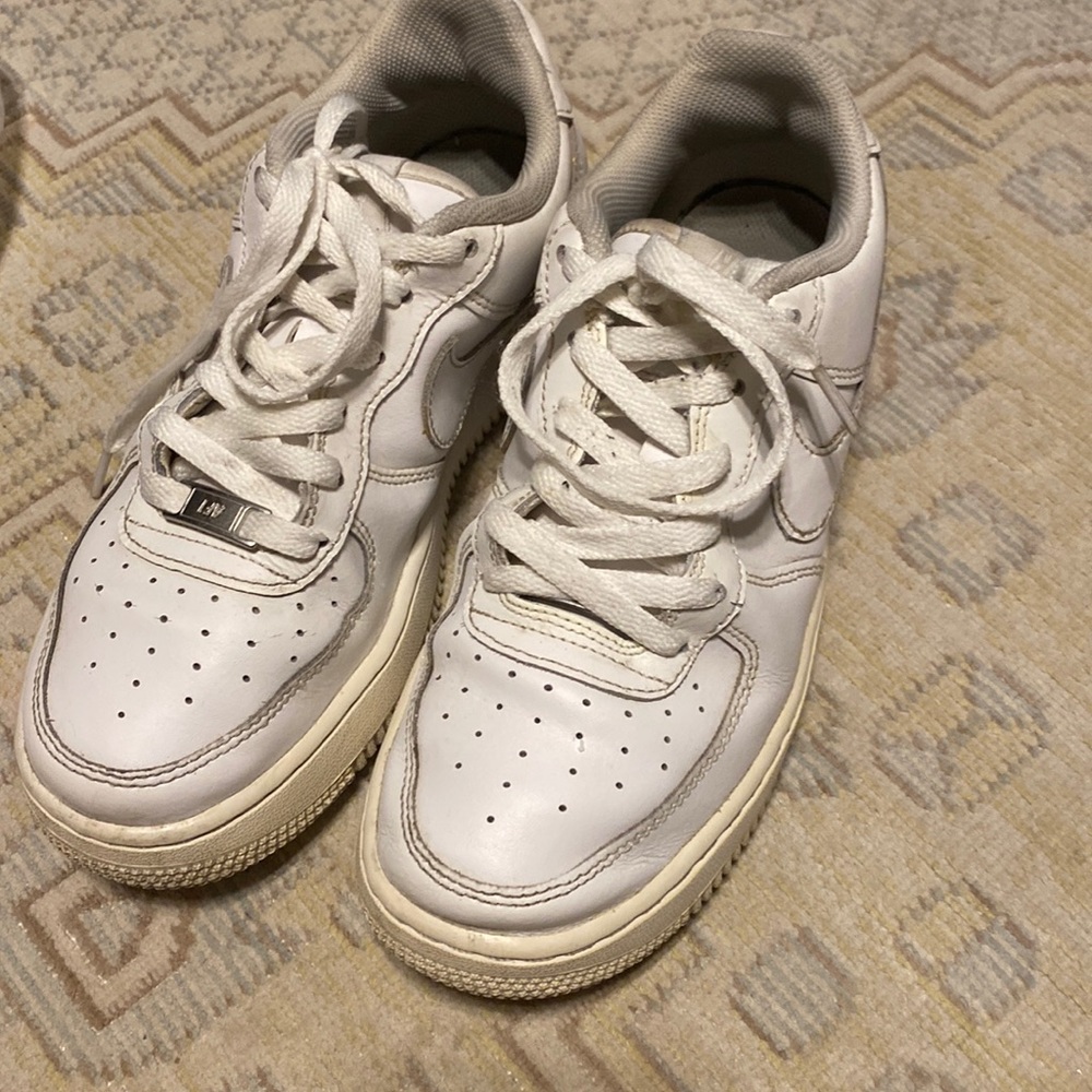 NIKE AIR COLOR WHITE SIZE US 6Y